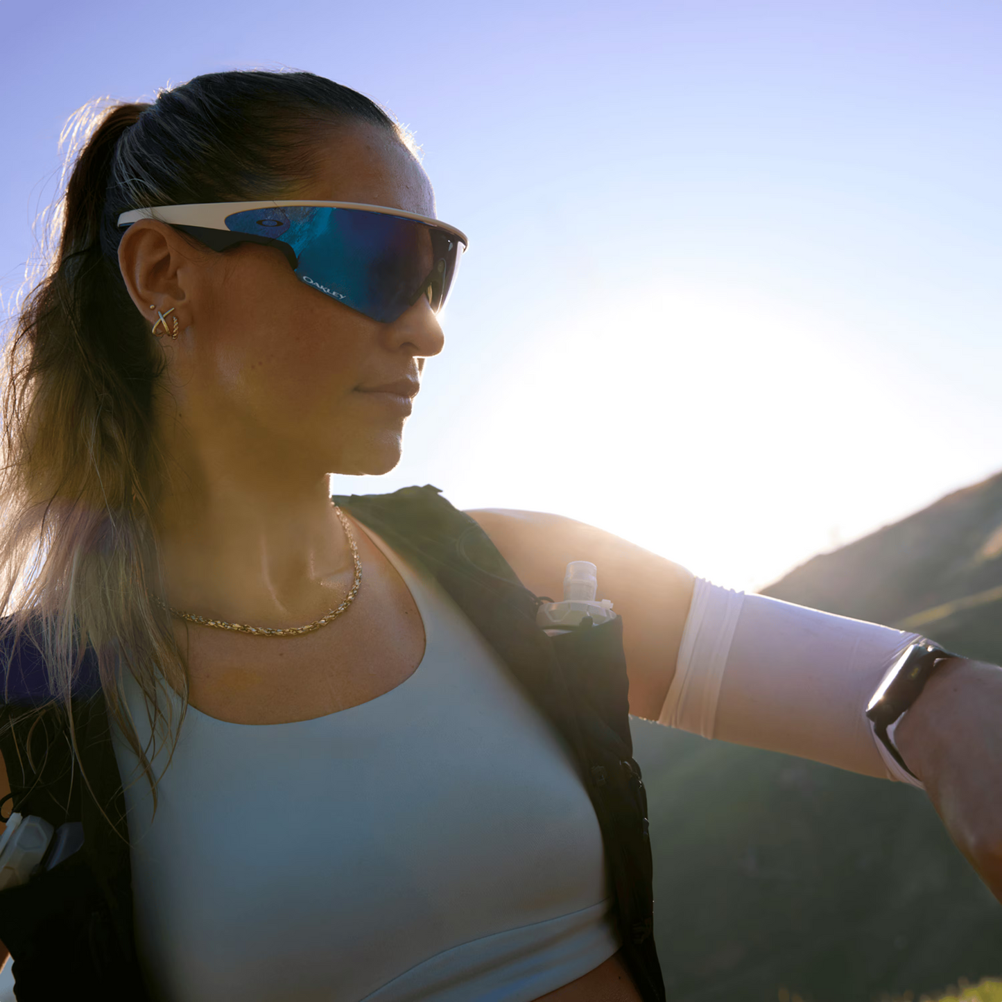 Lunettes OAKLEY VANGUARD META Noir/Blanc Verre Prizm Sapphire