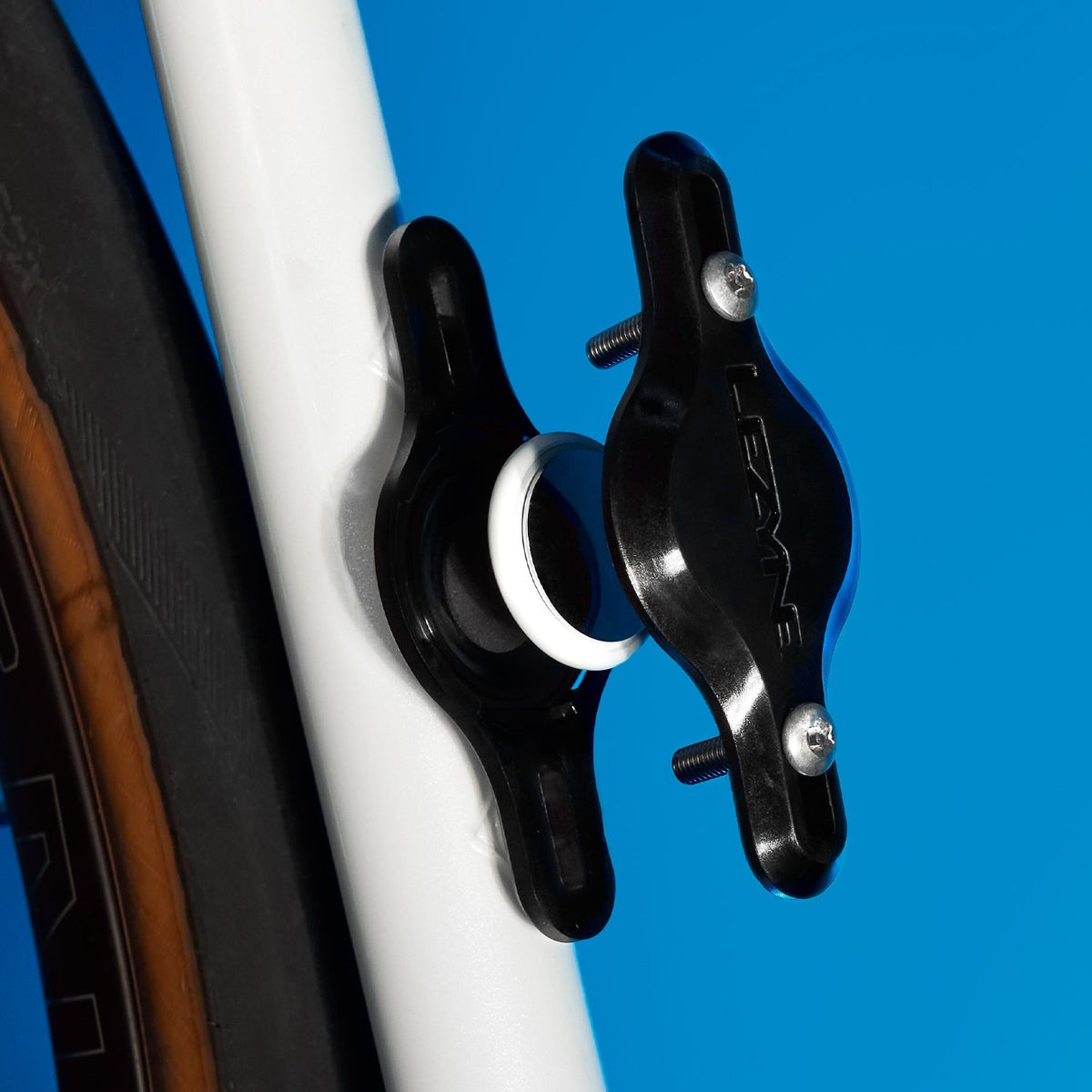 Support Antivol LEZYNE MATRIX BIKE TAGGER Noir (pour AirTag)