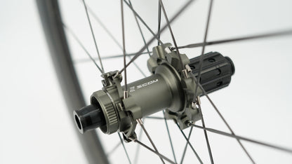 Paire de Roues SCOM ULTRA+ 50 Tubeless Ready (Center Lock)
