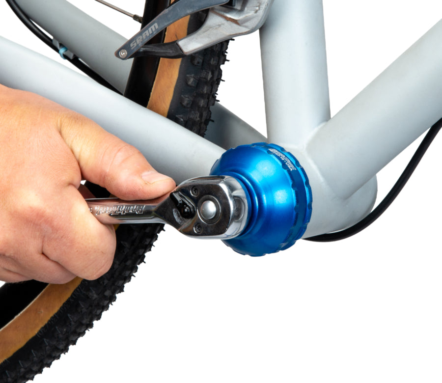 Park Tool GPS goupille insérée dans un boîtier de pédalier
