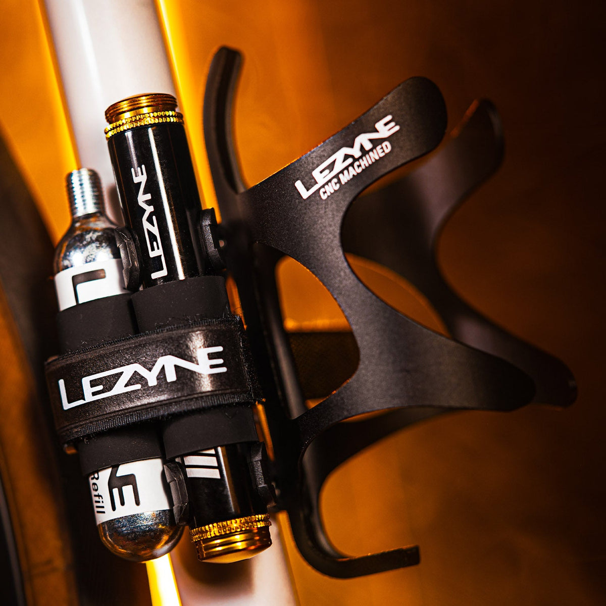 Kit de Réparation Tubeless LEZYNE PRO Loaded + Cartouche Co2 20g Noir