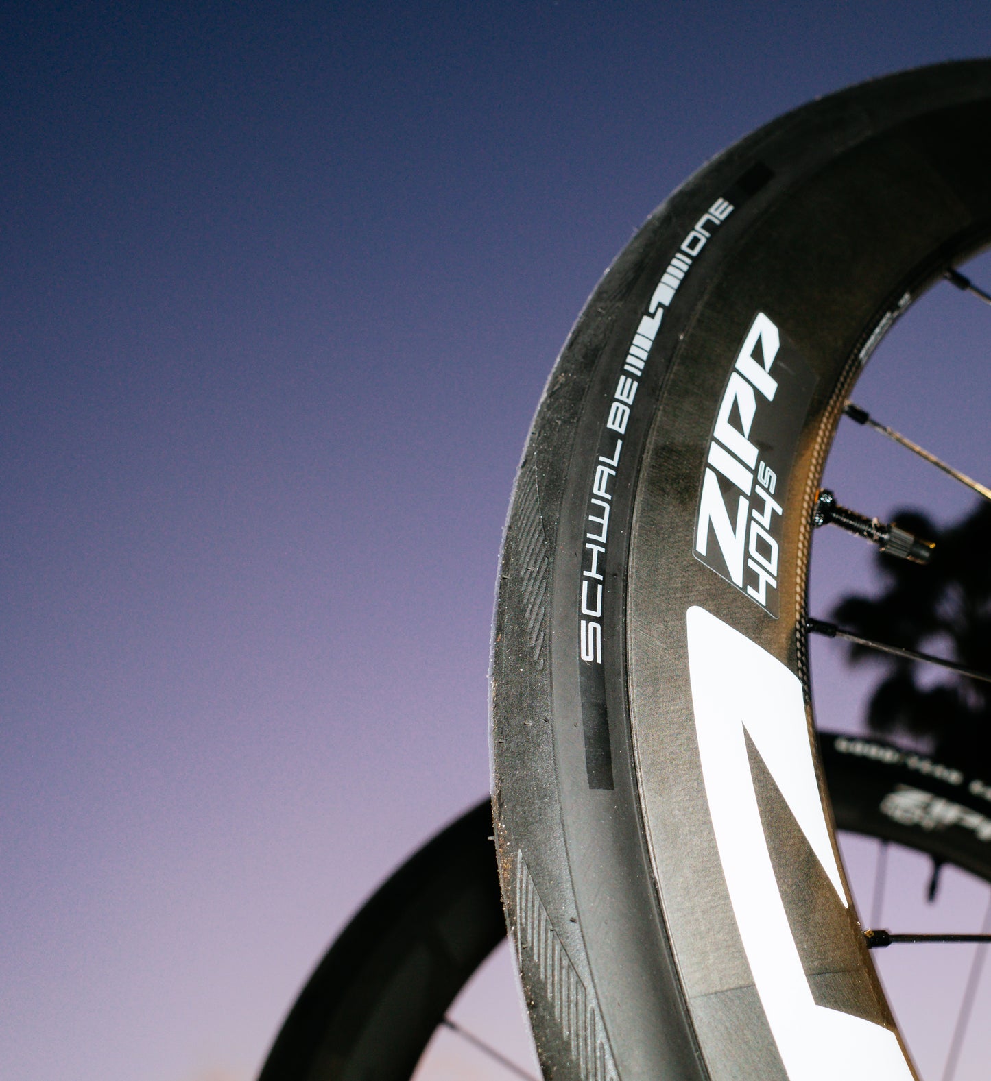 Roue Arrière ZIPP 404 S A1 Tubeless Ready (Center Lock) Noir/Blanc